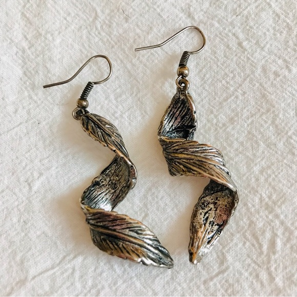 Bohemian Twisted Feather Dangly Earrings - Picture 2 of 4